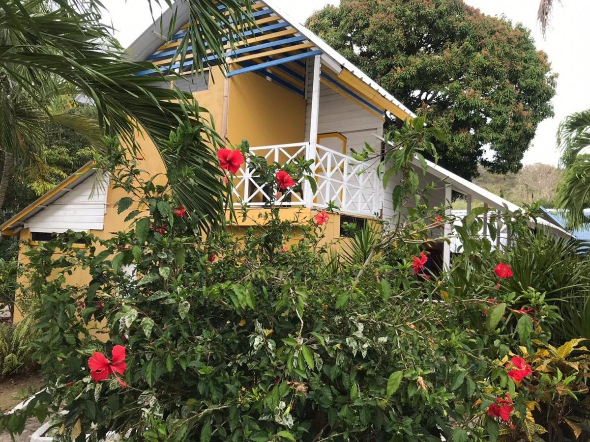 Agua Dulce Hotel